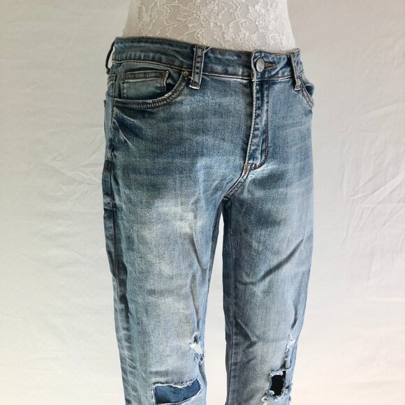 Embroidered Ankle Cropped Frayed Jeans - Picture 7 of 9